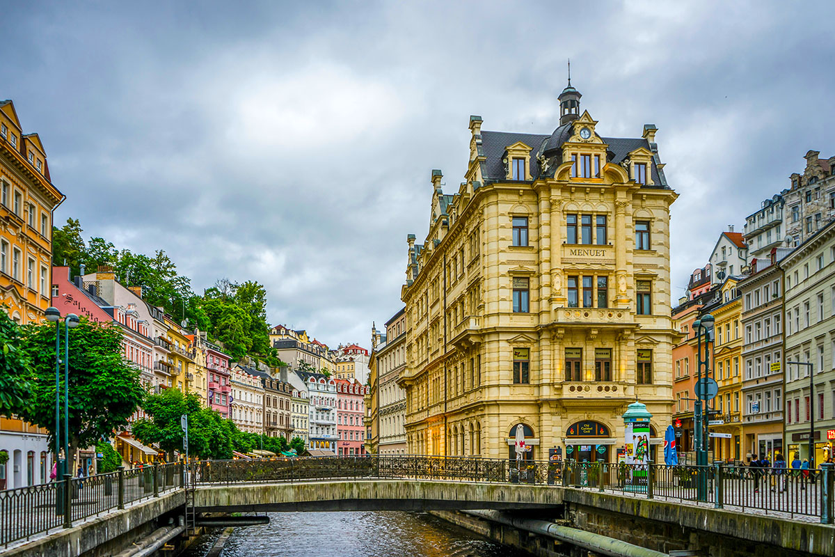 Karlsbad: 19 Thermal Springs and Their Healing Power