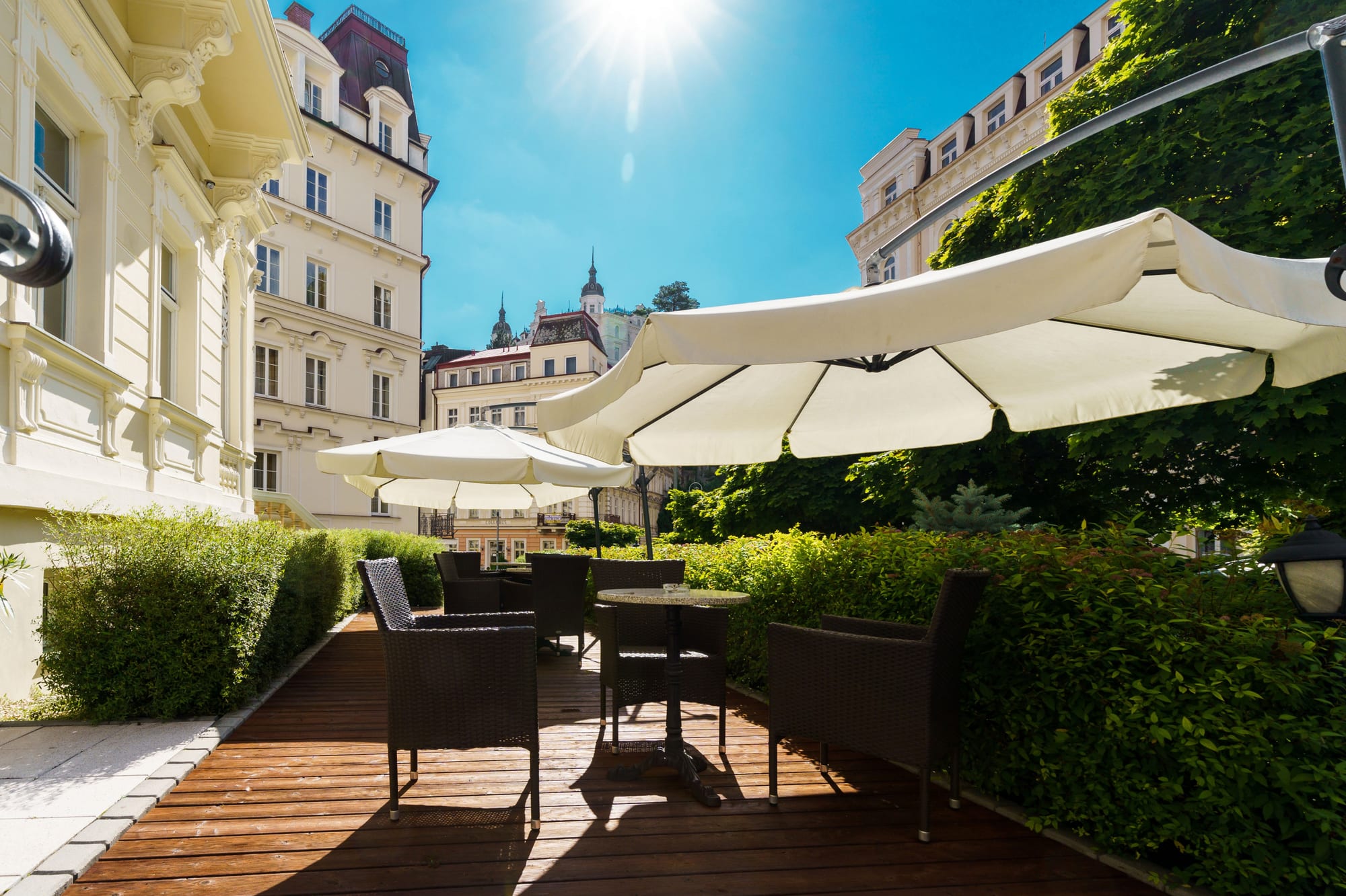Terrasse mit Blick im Hotel Anglicky Dvur
