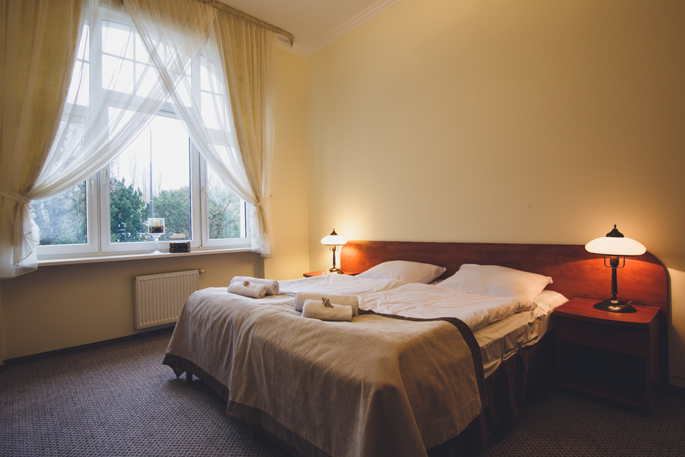 Einladende Lounge im Hotel Bursztyn