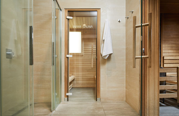 Infrarotsauna im Wellnessbereich