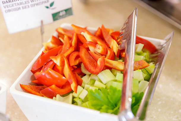 Frischer Salat in der Hotelkantine