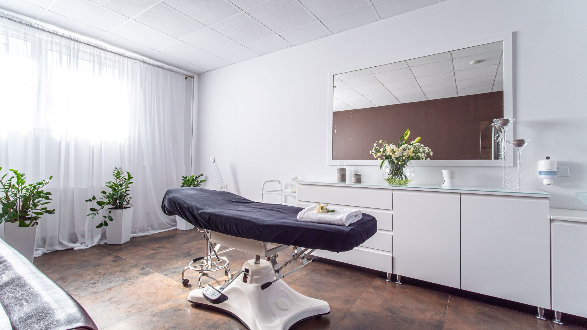 Entspannende Liegen im Wellnessbereich