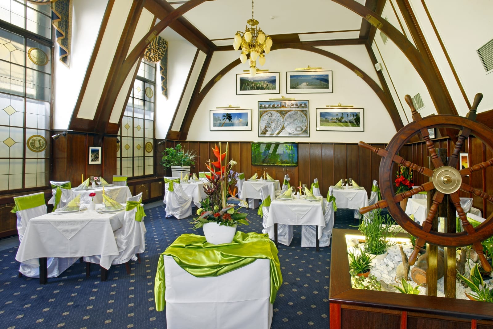 Elegantes Restaurant Primavera im Hotel