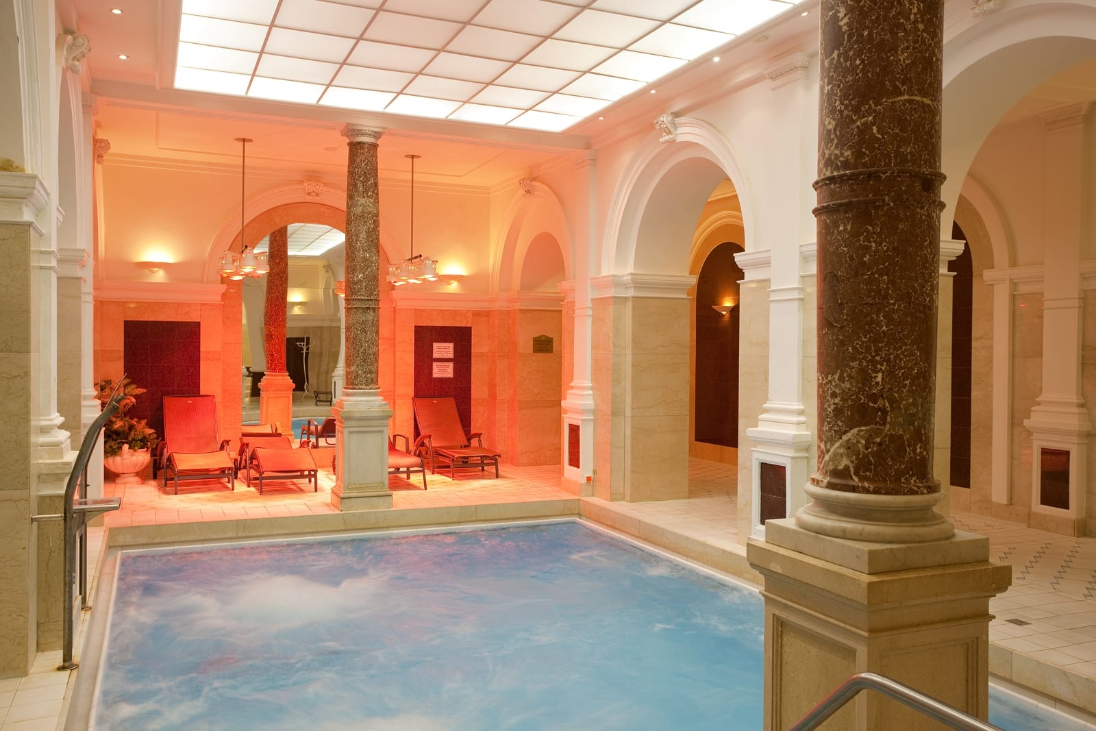 Schwimmbad im Health Spa Resort Nove Lazne