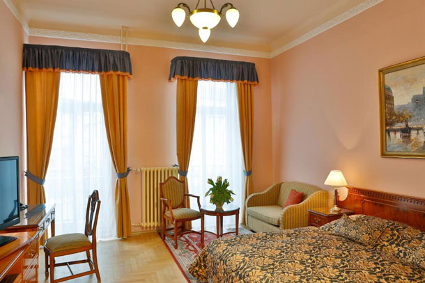 Helles Doppelzimmer Superior im Hotel Kolonаda