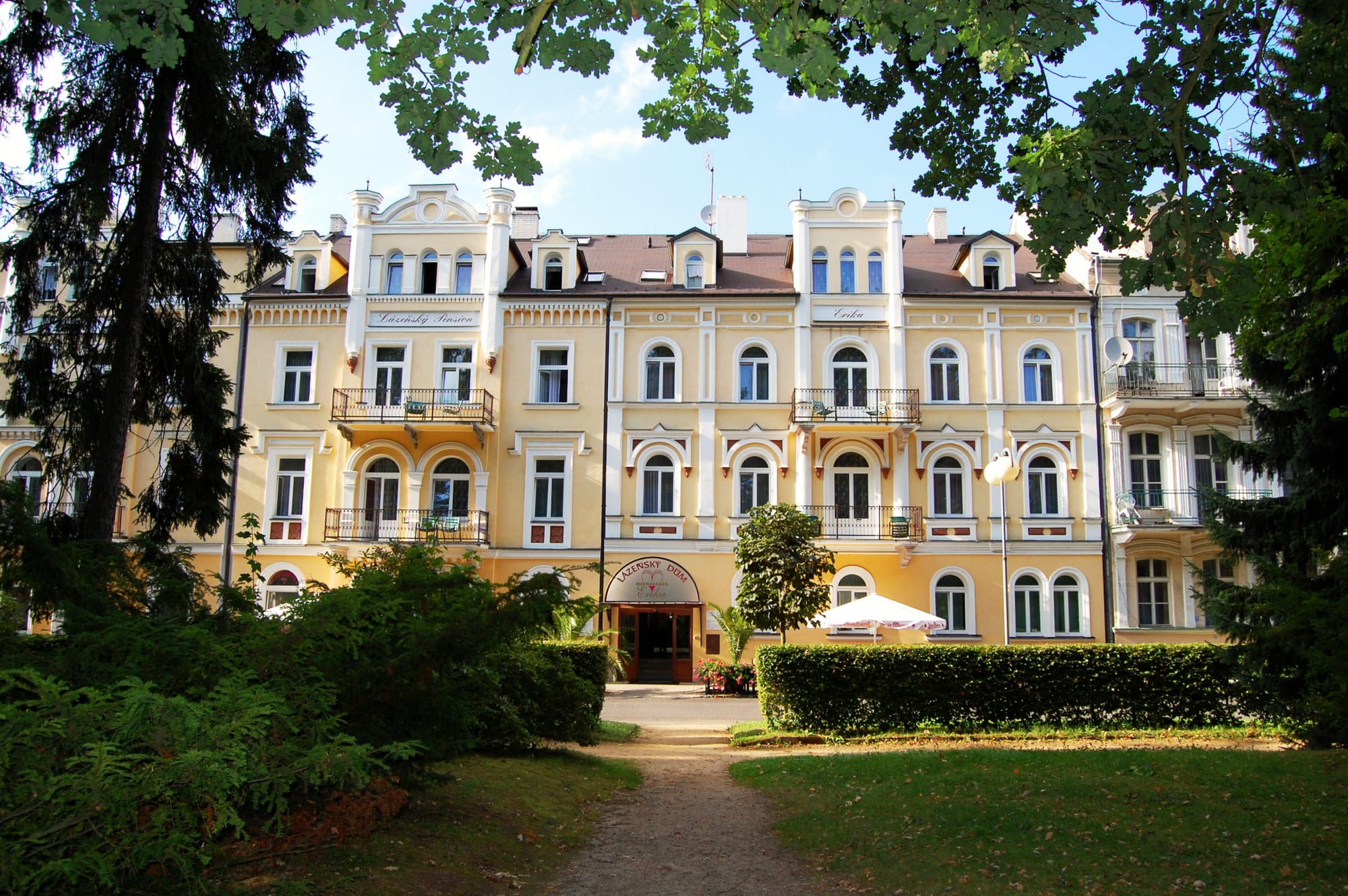 Außenansicht des Hotels Kurhaus Erika
