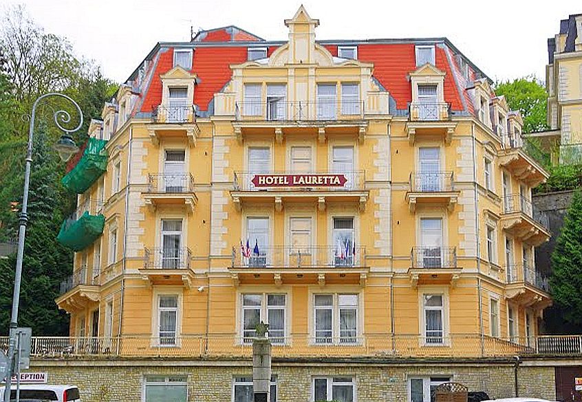 Außenansicht des Hotels Lauretta