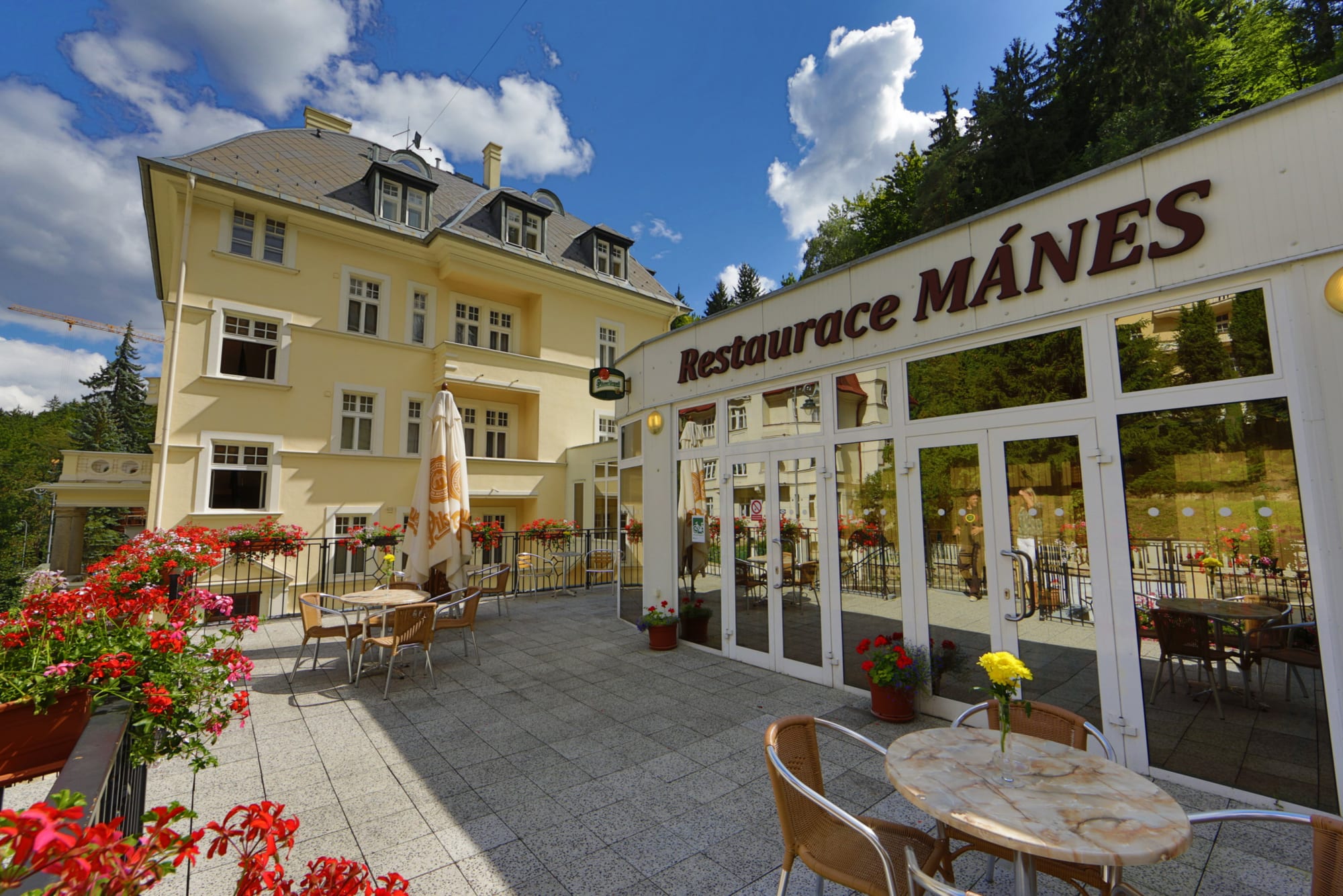 Gemütliche Terrasse mit Blick auf die Natur