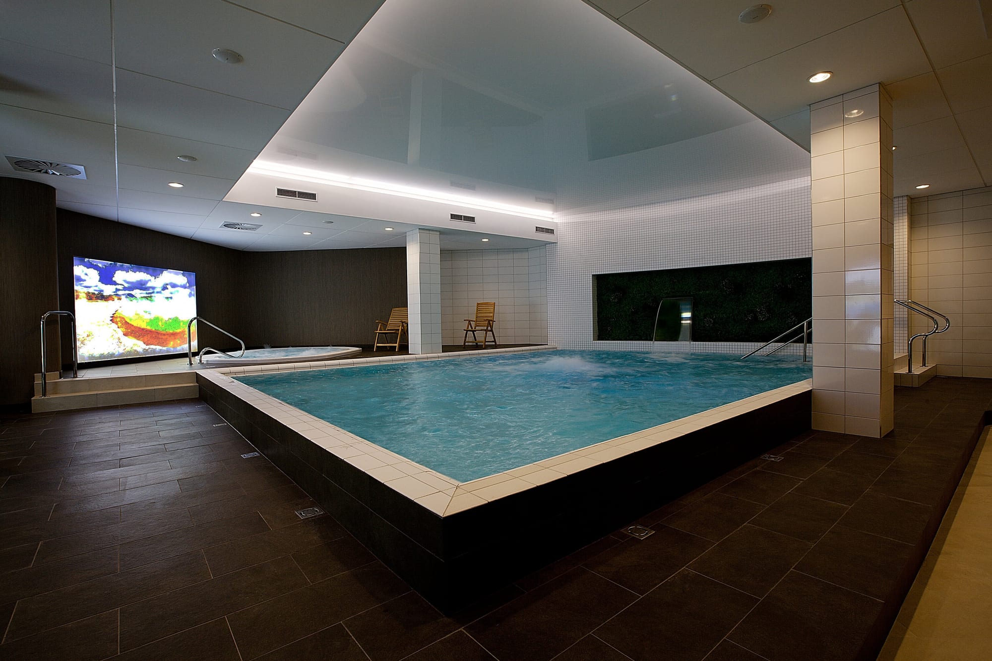 Whirlpool im Wellnessbereich